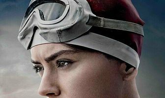 Девушка и море