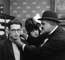 А вот и девушка