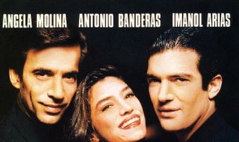 Женщина под дождем