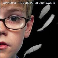 Мальчик в перьях