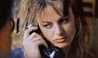 Девушка в жёлтой пижаме