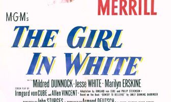 Девушка в белом