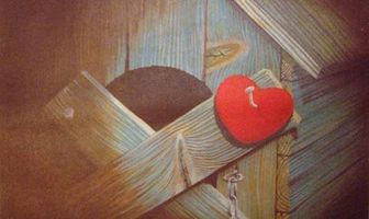 Мальчик с большой чёрной собакой