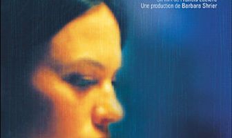 Une jeune fille à la fenêtre