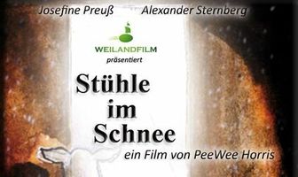 Стулья в снегу