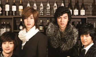 Мальчики краше цветов