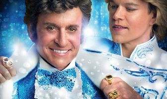 За канделябрами