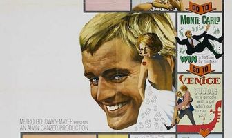 Три укуса на яблоке