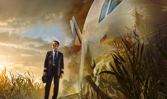 На солнце, вдоль рядов кукурузы