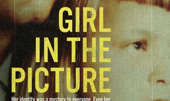 Девочка на снимке