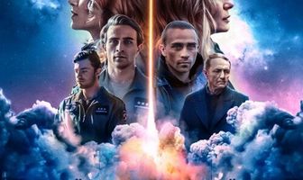 Девушка и космонавт