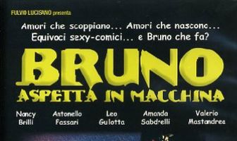 Bruno aspetta in macchina