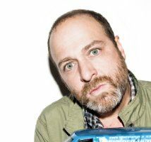 У Джона Бенджамина есть фургон