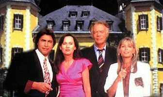 Дворец на озере