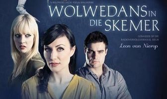 Wolwedans in die Skemer