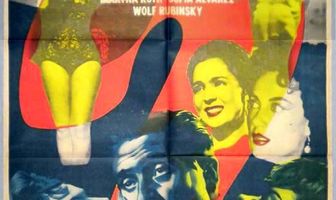 A media luz los tres