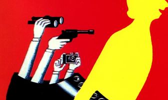 Высокий блондин в черном ботинке