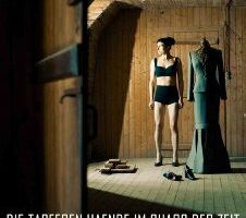 Die Tapferen Haende im Chaos der Zeit