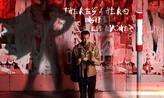 В тени героя