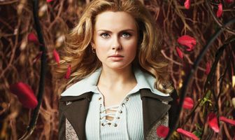 Лепестки на ветру