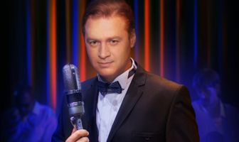 Эти глаза напротив