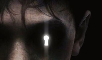 По ту сторону двери