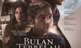 Bulan Terbelah di Langit Amerika