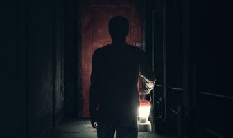 Оно приходит ночью